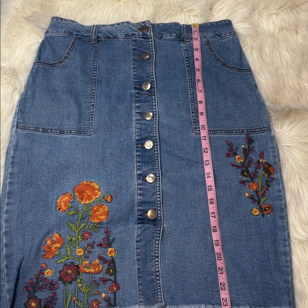 EST . 1946 Denim 
Size 12 
Waist 16 Length 24 
Excellent condition - Picture 10 of 11